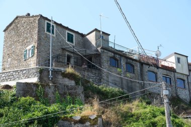 Liguria, İtalya 'nın La Spezia iline bağlı Sesta Godano belediyesine bağlı Groppo köyü..