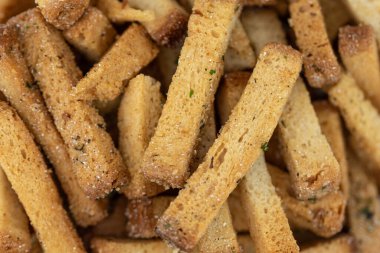 Tereyağı aromalı ve sarımsaklı ekmek çubukları