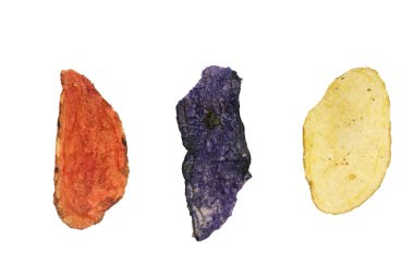 Üç çeşit kızarmış patates cipsi.