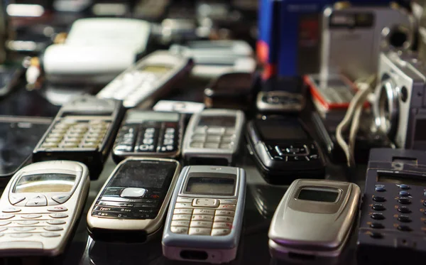 Collezione Vecchi Telefoni Cellulari Retrò — Foto Stock