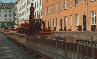 Eski kasabada yol yenileme.