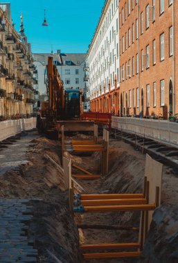 Eski kasabada yol yenileme.