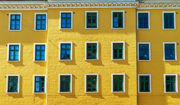 Edifício Concreto Amarelo Branco Copenhaga Dinamarca — Fotografia de Stock