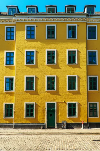 Edificio Hormigón Amarillo Blanco Copenhague Dinamarca — Foto de Stock