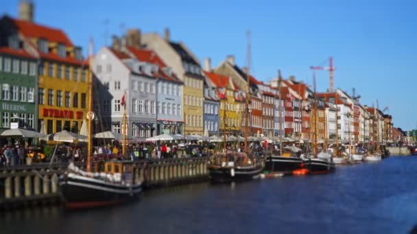 コペンハーゲン デンマーク 2022 有名なニャーハン運河タイムラプスビデオ — ストック動画