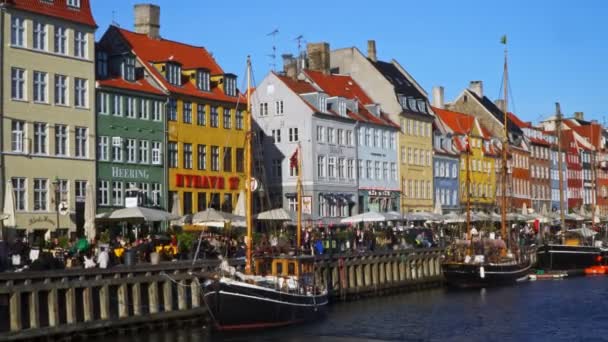Копенгаген Дания 2022 Знаменитый Видеоролик Времени Выхода Канала Nyhavn — стоковое видео