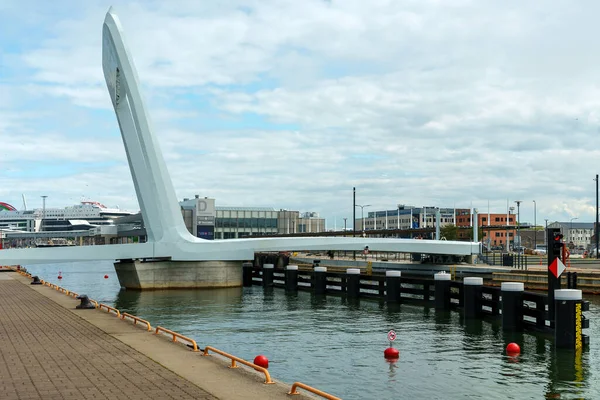 Tallinn Estónia 2022 Ponte Pedestre Almirante Antigo Porto Tallinn — Fotografia de Stock