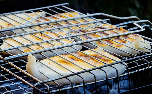 Mürekkep Balığı Leşleri Izgarada Pişirilir — Stok fotoğraf