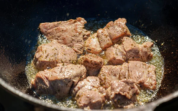 Daging Dimasak Kaldron Dengan Api Langkah Demi Langkah Memasak Chorba — Stok Foto