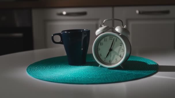 Relógio Mostra Sete Manhã — Vídeo de Stock