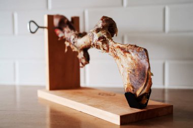 Jamon bacağı yendikten sonra.