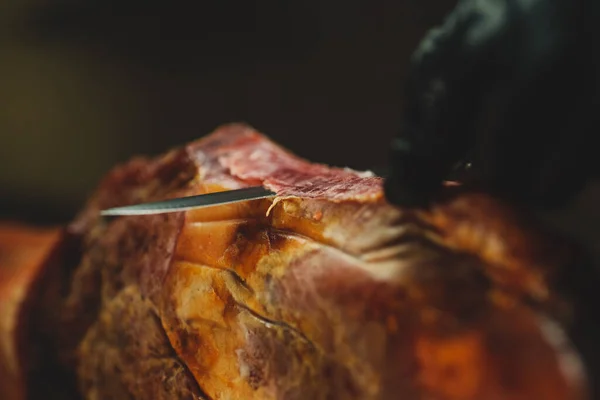 Chef Cutting Dry Cured Spanish Ham Jamon — Stock Photo, Image