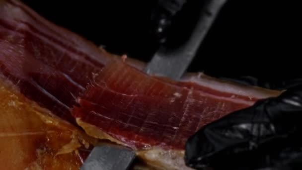 乾燥したスペインのハムを切るシェフ Jamon — ストック動画