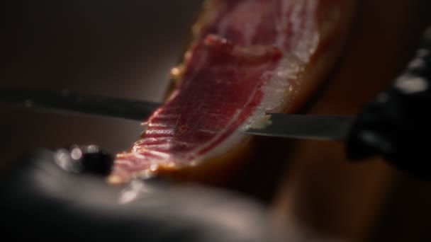 Chef Snijdt Droge Spaanse Ham Jamon — Stockvideo