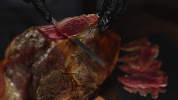 Chef Snijdt Droge Spaanse Ham Jamon — Stockvideo