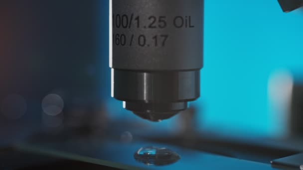 Makro Widok Mikroskopu Slajdów Nauka Technologia Opieki Zdrowotnej — Wideo stockowe