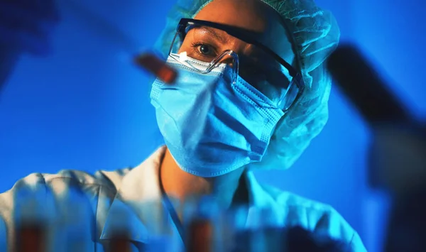 Female Scientist Working Test Tubes Lab — Stock Photo, Image