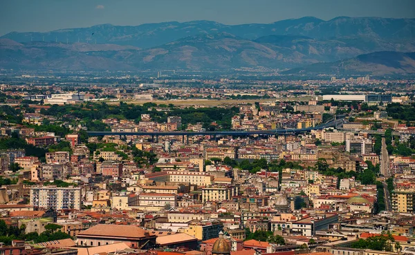 Napoli, İtalya 'nın manzarası.