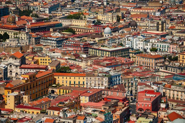 Napoli, İtalya 'da güzel eski evler.