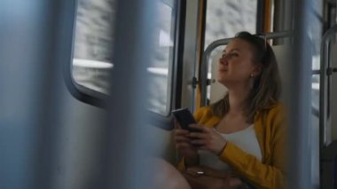 İtalya 'da kadın füniküle geziyor..