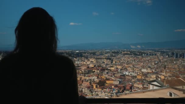 Chica Disfruta Las Vistas Nápoles Verano — Vídeos de Stock