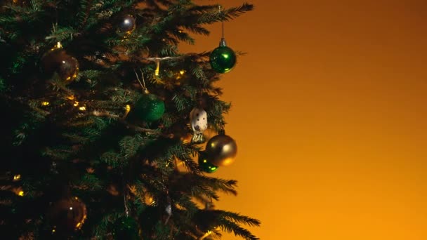 Árbol Navidad Con Bolas Decoraciones — Vídeo de stock