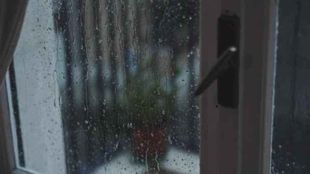 Δυνατή Βροχή Έξω Από Παράθυρο Κακός Καιρός — Αρχείο Βίντεο