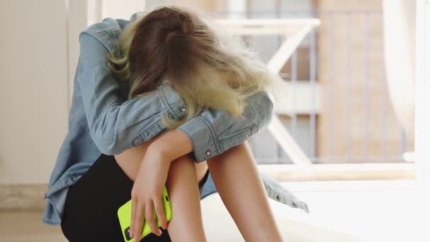 Upset Teen Girl Phone Bullying Social Networks — Vídeo de stock