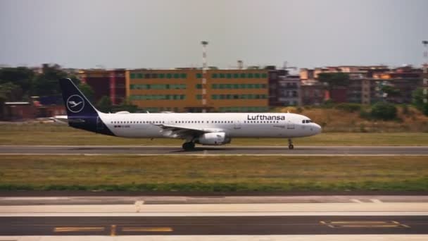 Naples Italy 2022 Lufthansa Plane Taking — Stock Video