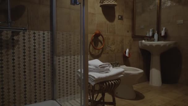 Середземноморському Стилі Туалет Душем — стокове відео