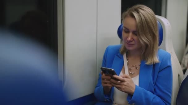 Woman Business Suit Phone Travelling Train — Vídeos de Stock
