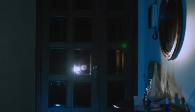 The thief breaks into the house through the front door.