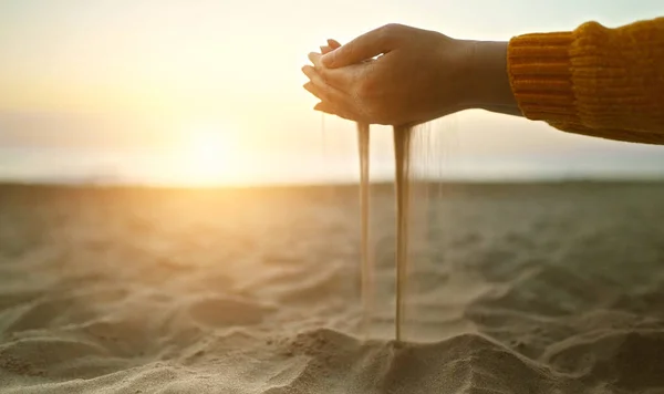 Sand Gleitet Durch Die Finger Die Zeit Vergeht Wie Flug — Stockfoto