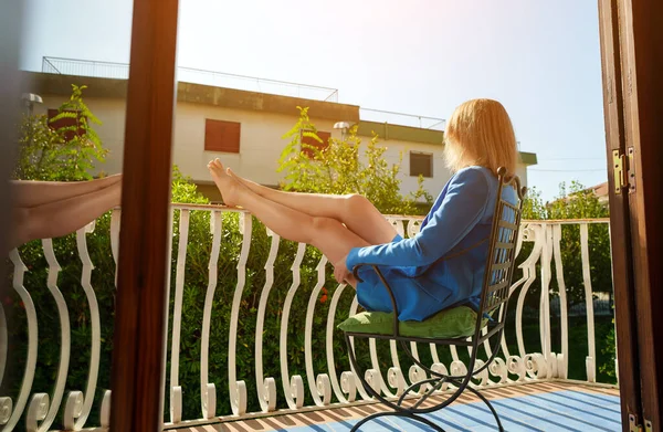 Business Woman Enjoying Sun Balcony — Stock Photo, Image