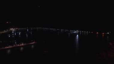 İtalya 'nın Agropoli şehrinin gece görüşü.