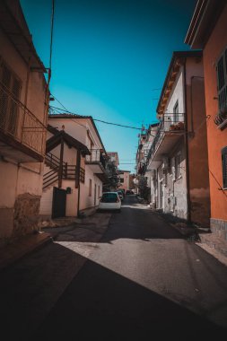 İtalya, Agropoli 'de tipik bir İtalyan caddesi..