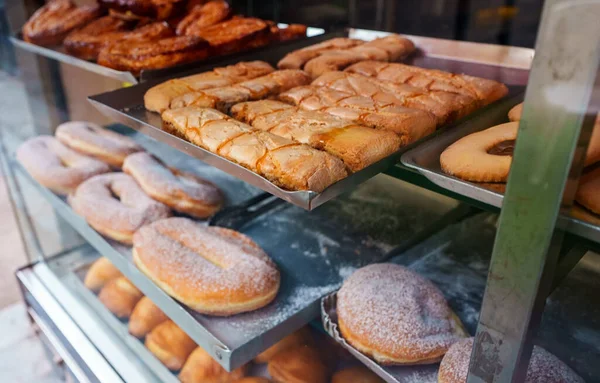 Pâtisseries Fraîches Derrière Verre Café Dans Rue — Photo