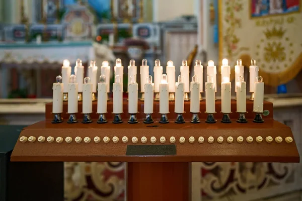 Moderne Elektronische Kerzen Der Kirche — Stockfoto