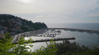 Yamaçtan Agropoli şehri manzarası.