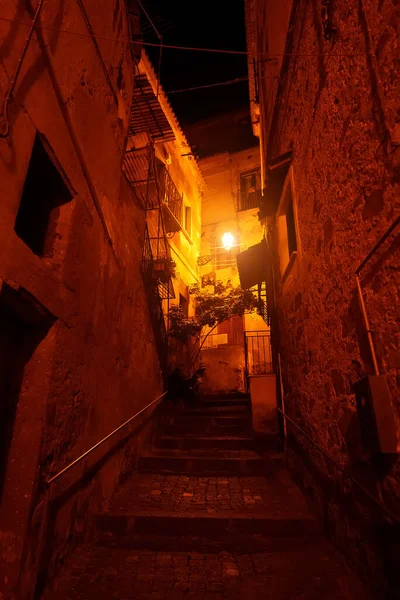 Οδός Στη Μεσογειακή Πόλη Της Νότιας Ευρώπης Νύχτα — Φωτογραφία Αρχείου