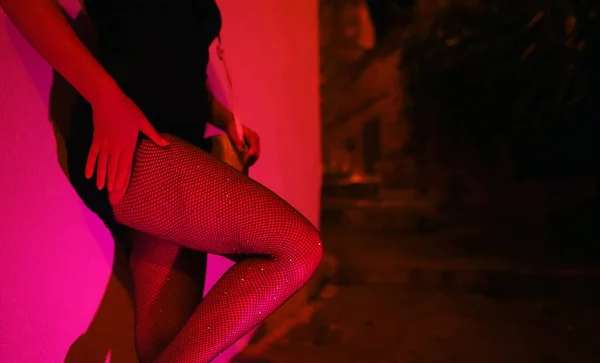 Prostituált Bordélyház Közelében Éjszakai Utcában — Stock Fotó