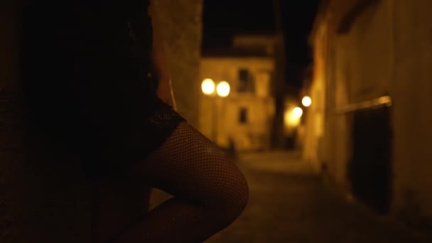 Женщина Проститутка Сигаретой Улице — стоковое видео