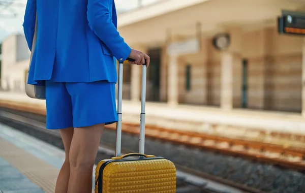 Woman Travel Suitcase Waiting Train — Φωτογραφία Αρχείου