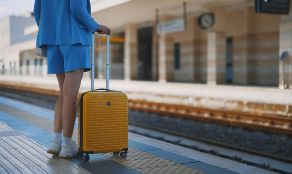 Woman Travel Suitcase Waiting Train — Zdjęcie stockowe