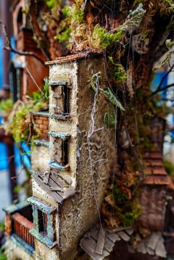 İtalyan el yapımı kağıt hamurlu evler..