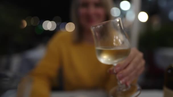 Man Woman Clink Glasses White Wine — Vídeo de Stock