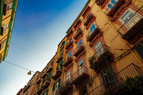 Процветающая Улица Домами Италии — стоковое фото