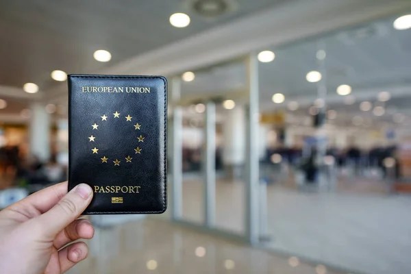 Mann Mit Pass Der Europäischen Union — Stockfoto