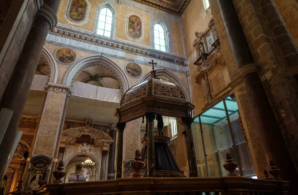 Włochy Neapol 2022 Wnętrze Katedry Wniebowzięcia Najświętszej Maryi Panny — Zdjęcie stockowe