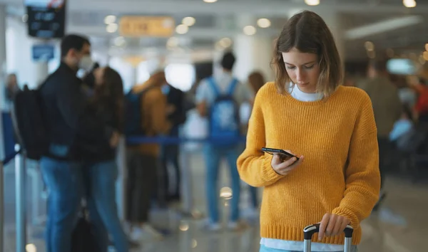 Teenage Girl Waiting Her Flight Airport — Foto Stock